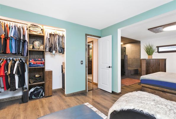 Interior, Walk-in Closets, Wood Texture Flooring