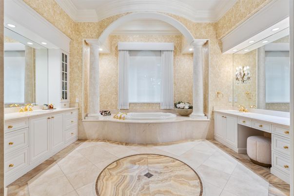 Bathroom, Dual Sink Vanities, Interior, Recessed Lighting