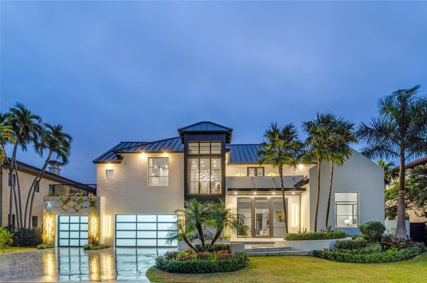 Attached, Exterior, Facade, Modern
