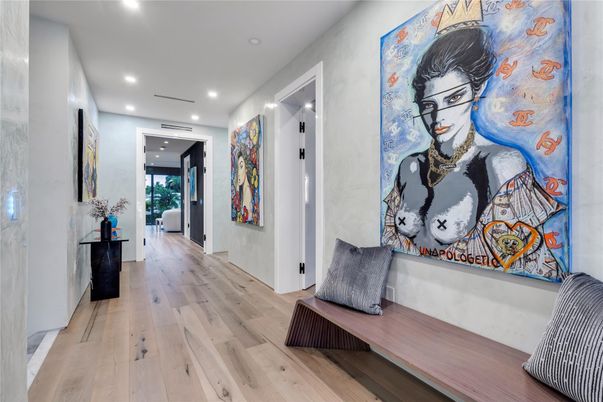 Interior, Recessed Lighting, Wood Texture Flooring