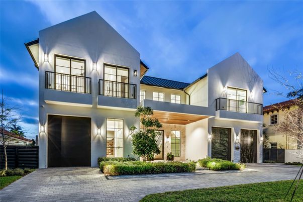 Attached, Exterior, Facade, Modern
