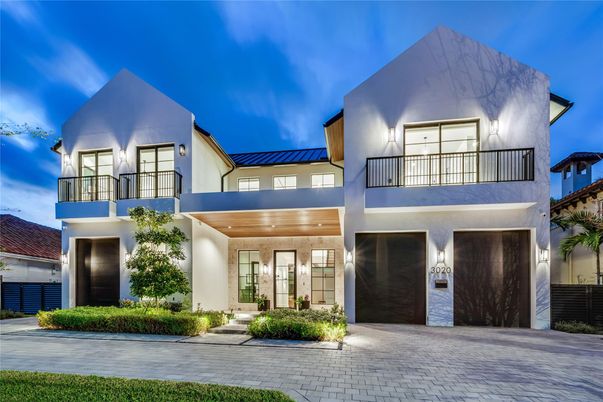 Attached, Exterior, Facade, Modern