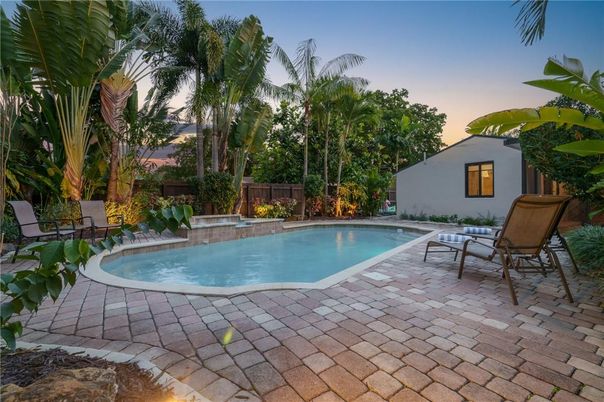 Exterior, Pool