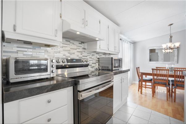 Chandelier, Dining room, Interior, Kitchen, Stainless Steel Appliances, Wood Texture Flooring
