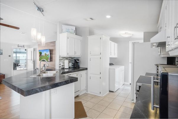 Interior, Kitchen, Pendant Lights, Recessed Lighting, Washer