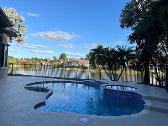 Exterior, Pool, Water