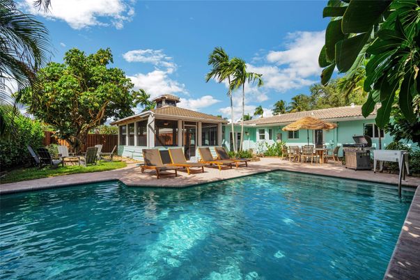 Exterior, Pool
