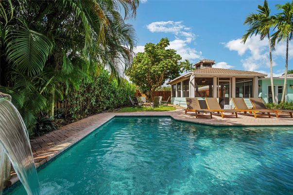 Exterior, Pool