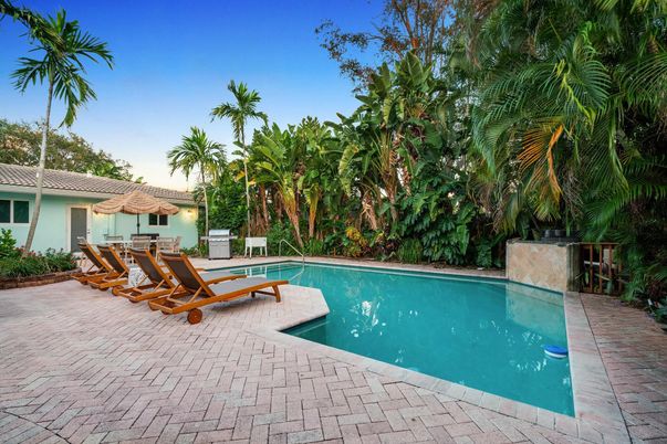 Exterior, Pool
