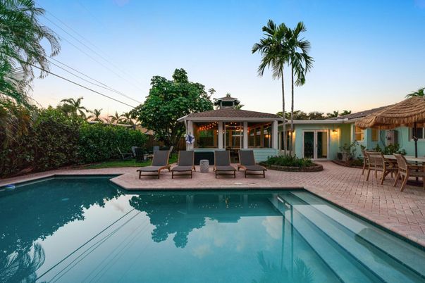 Exterior, Pool