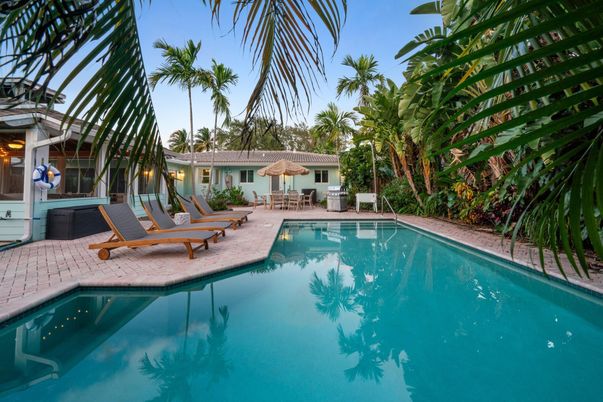 Exterior, Pool