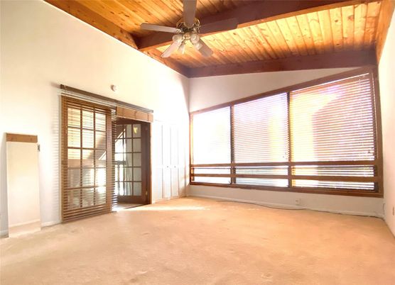 Empty room, Interior, Wooden Beams, Wooden Ceilings