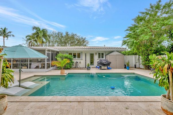 Exterior, Pool