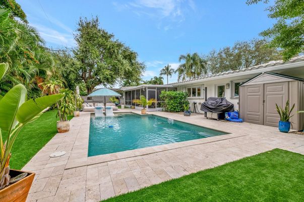 Exterior, Pool