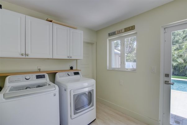Interior, Washer, Wood Texture Flooring