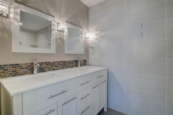 Bathroom, Dual Sink Vanities, Interior