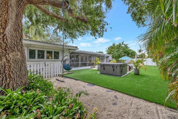 Backyard, Exterior, Hot Tub