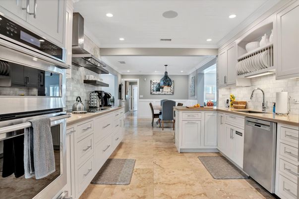 Dining room, Interior, Kitchen, Pendant Lights, Recessed Lighting, Stainless Steel Appliances