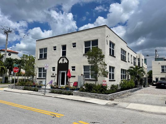 Exterior, Facade, Rowhouse