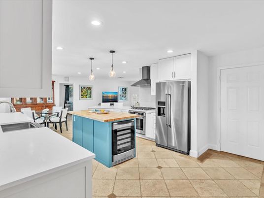 Dining room, Interior, Kitchen, Pendant Lights, Recessed Lighting, Stainless Steel Appliances