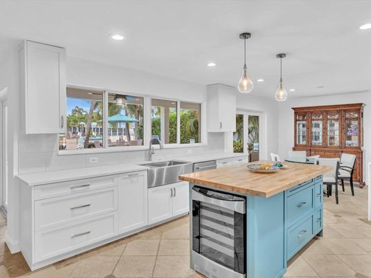 Dining room, Interior, Kitchen, Pendant Lights, Recessed Lighting, Stainless Steel Appliances