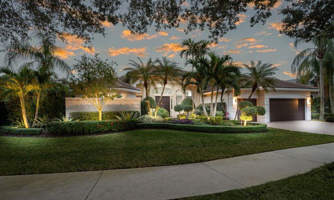 Attached, Backyard, Exterior, Facade, Modern