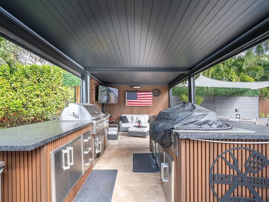 Exterior, Hot Tub