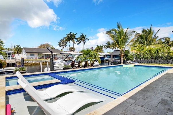 Exterior, Pool