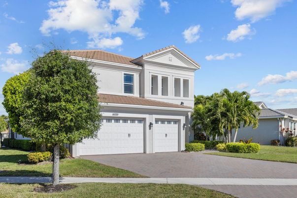 Attached, Exterior, Facade, Mediterranean