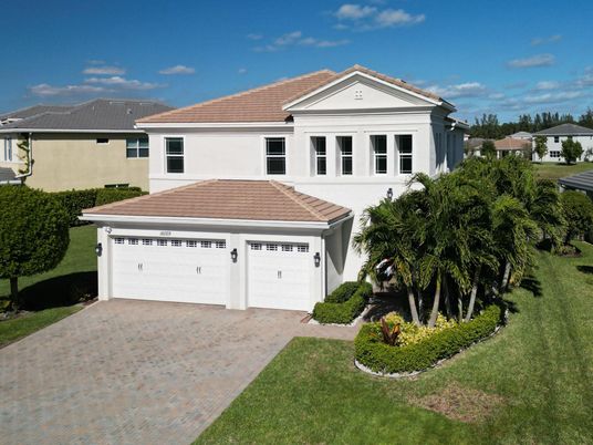 Attached, Exterior, Facade, Ranch