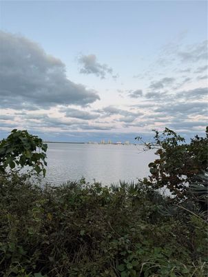 Exterior, Lake