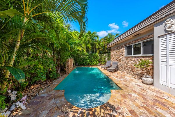 Exterior, Pool