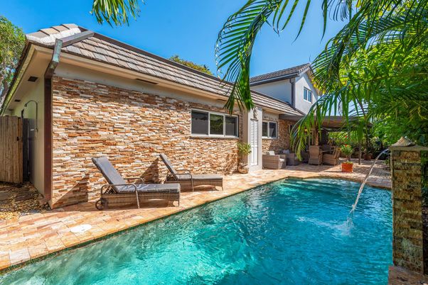 Exterior, Pool