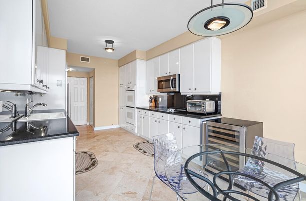 Dining room, Interior, Kitchen, Stainless Steel Appliances