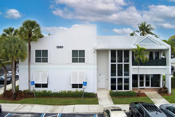 Exterior, Facade, Modern