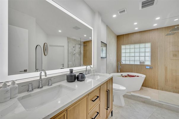 Bathroom, Dual Sink Vanities, Free Standing Baths, Glass Shower, Interior, Recessed Lighting