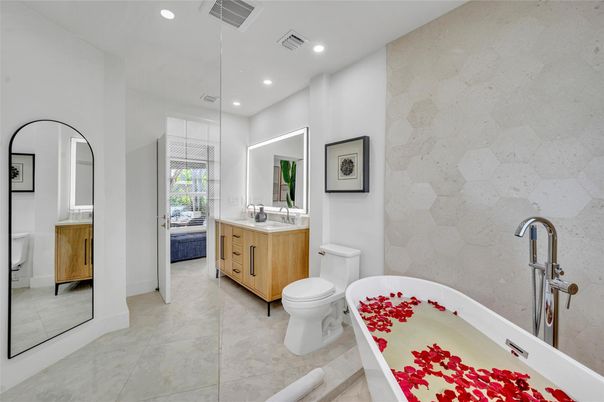 Bathroom, Interior, Recessed Lighting