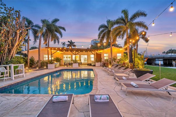 Exterior, Pool