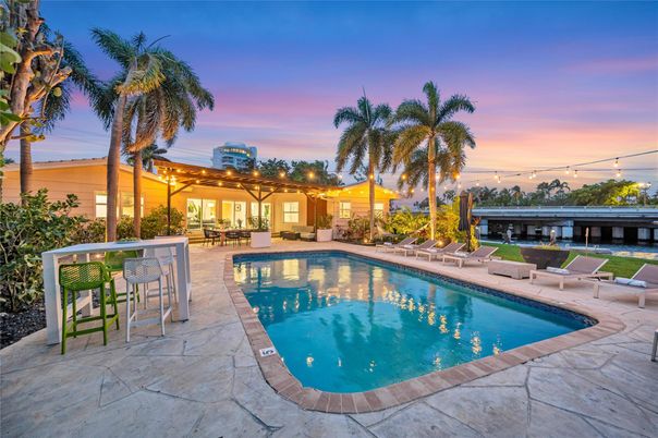 Exterior, Pool