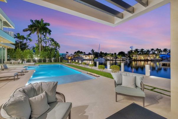 Exterior, Pool, Water