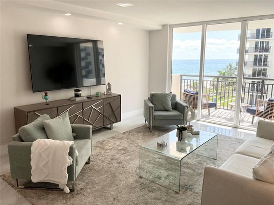 Interior, Living room, Recessed Lighting, Water