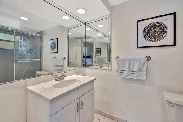 Bathroom, Interior, Recessed Lighting