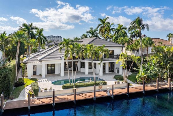 Exterior, Lake, Pool