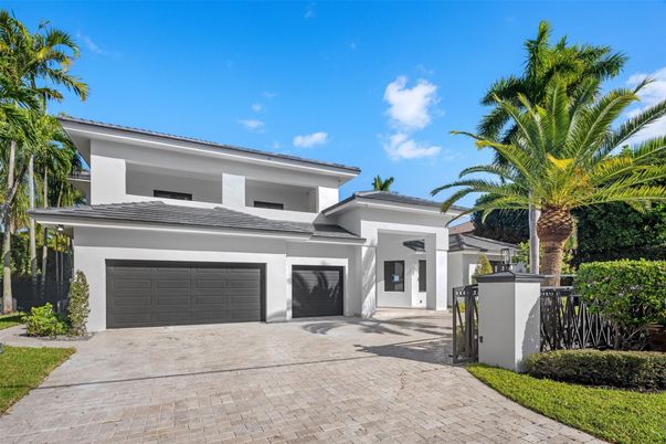 Attached, Exterior, Facade, Modern
