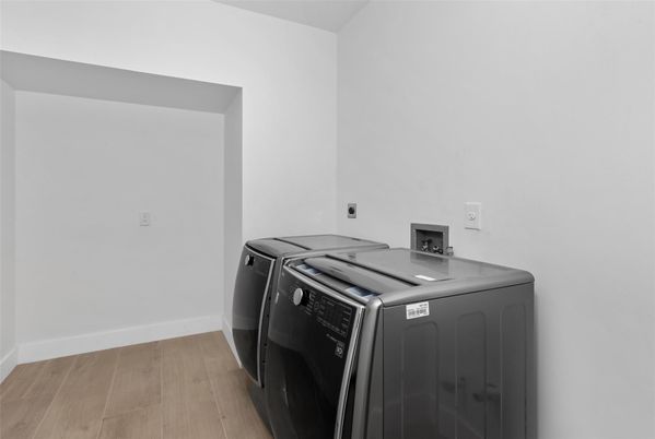Interior, Washer, Wood Texture Flooring