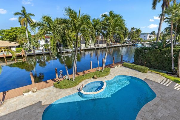 Exterior, Pool, Water