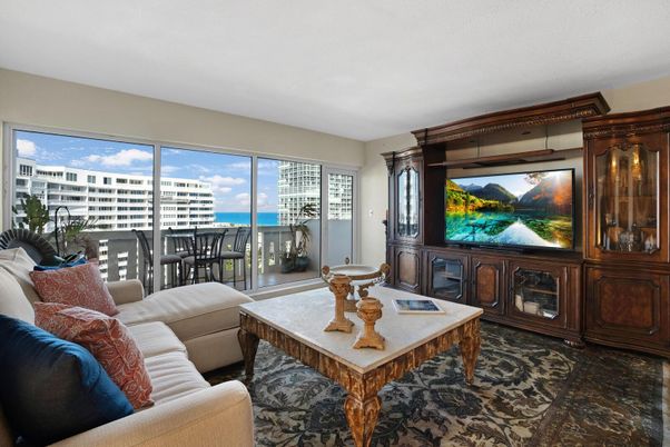 Interior, Living room, Water