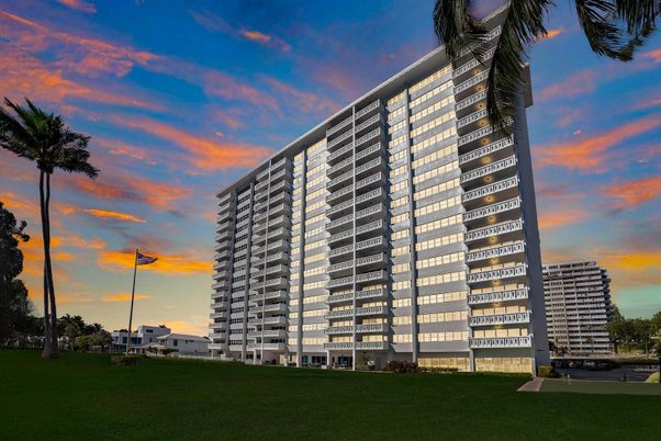 Exterior, Facade, Highrise