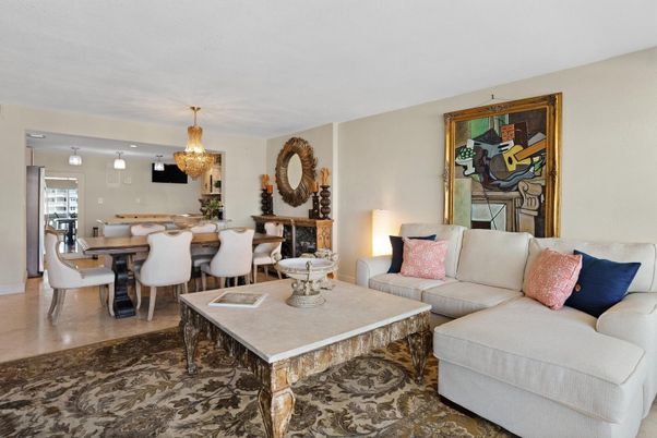 Chandelier, Dining room, Interior, Living room, Pendant Lights, Recessed Lighting