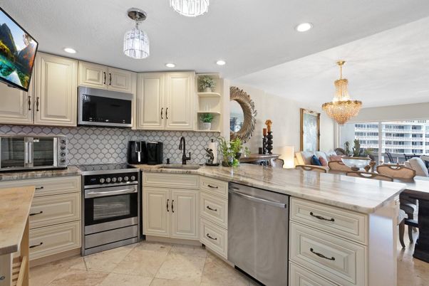 Chandelier, Interior, Kitchen, Recessed Lighting, Stainless Steel Appliances